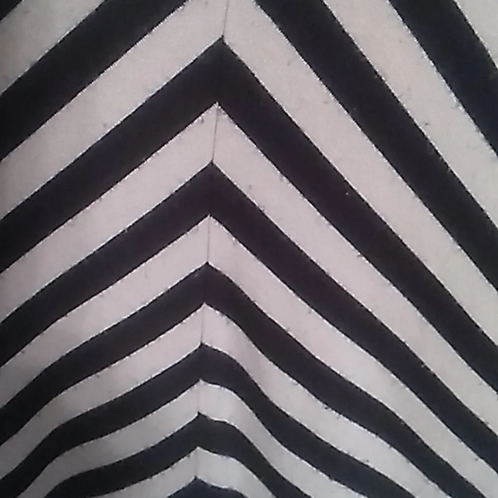 LulaRoe Small Tan Black Zig Zag Stripes Short Sleeves Top Like New - Picture 2 of 7